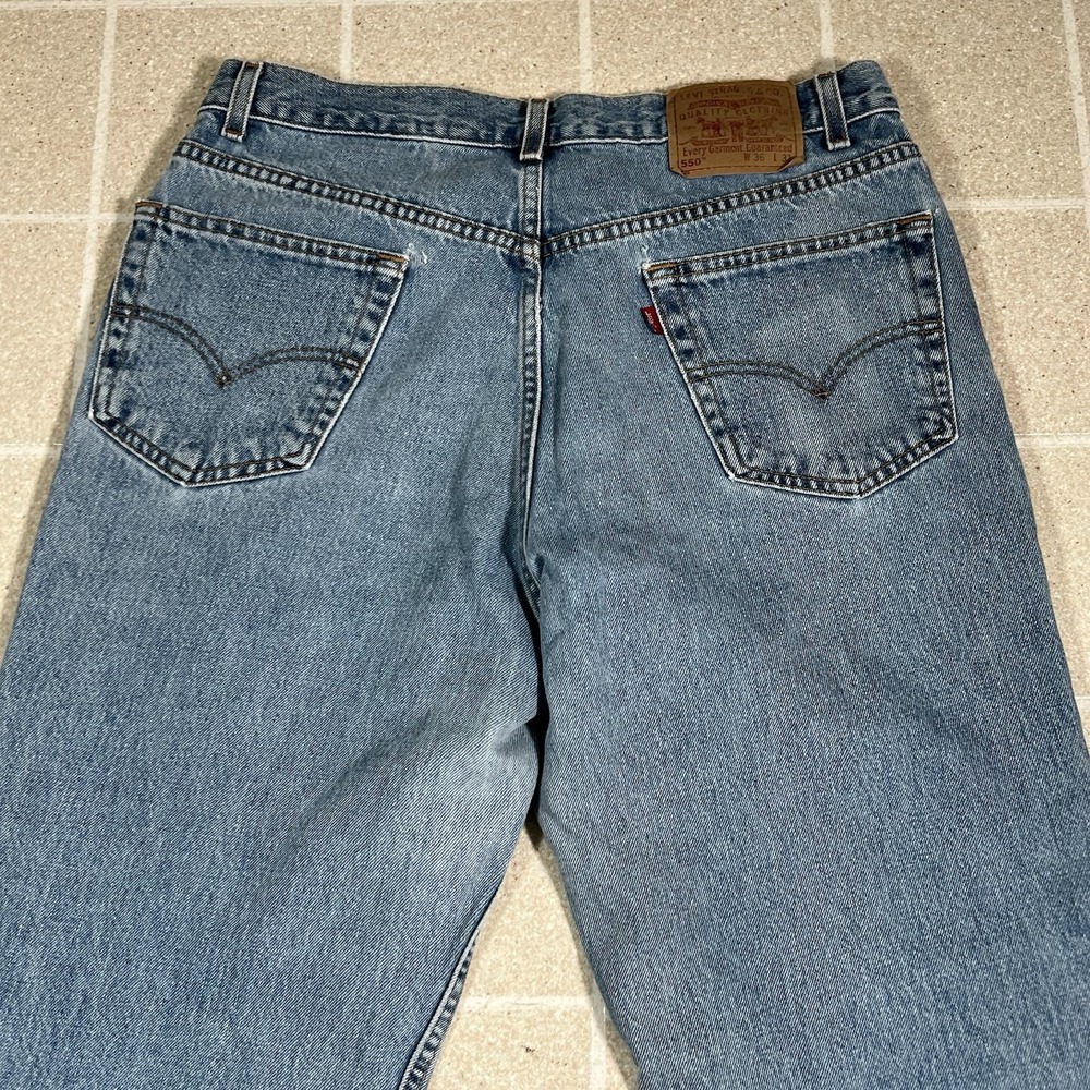 Vintage Levi's 550 Relaxed Fit Jeans Men's 32x30 Blue Denim Made in Mexico Red T - Picture 2 of 12